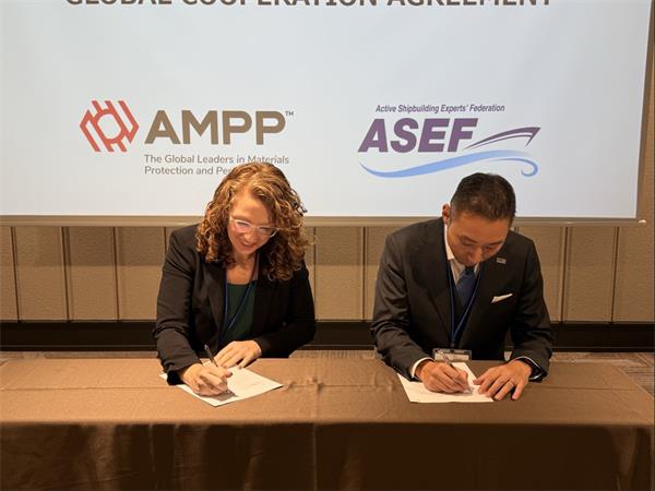 Jennifer Merck, AMPP Vice President of Maritime, and Takuya Minato, ASEF Secretary General, sign a global cooperation agreement. 
